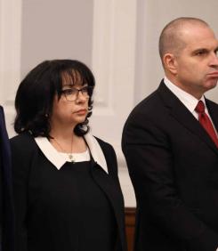 Народът е прост, путинистки, няма право да решава вместо леля Нушка, Фритюрника и Иво Мирчев