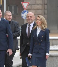 Защо Желязков трябва да се омете веднага? Иначе България пламва