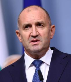 Радев има само един ход