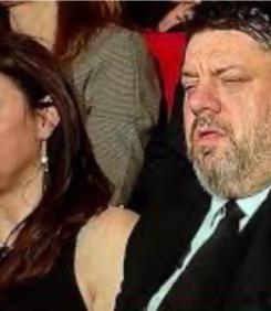 Колко опечален е Насо Фритюрника край ковчега на папата
