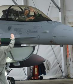 Фокус-мокус, или как си купихме F-16 от моргата в Дупница (СНИМКИ)