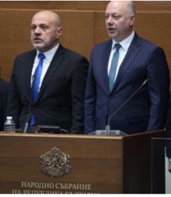 Защо кабинетът още не е подал оставка