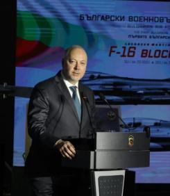 ДРАМАТА СЕ РАЗГАРЯ: Счупен ли е "новият" F-16