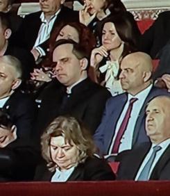 ПОТРЕСАВАЩИ КАДРИ - властта в Народния театър. Насю Фритюрника, Радев, Киселова, а актьорите им се мазнят...(СНИМКИ)