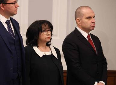 Народът е прост, путинистки, няма право да решава вместо леля Нушка, Фритюрника и Иво Мирчев