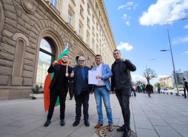 МАЛКА ПОБЕДА - Радев внася референдум! Да продължим натиска на 16 май в НДК, смъртно уплашени са
