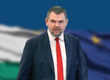 Пеевски нахока Росен Желязков за тъпия му воаяж в Париж. Положението на Борисов става тежко. Война или мир?