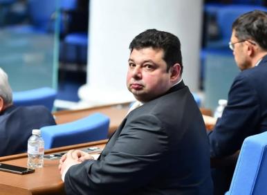 Новият конституционен съдия - абсолютен потрес