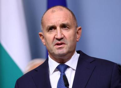 Радев има само един ход