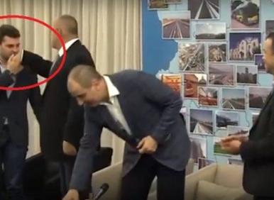 Кумецът-целувач още ли не е дал оставка след ТОВА?!