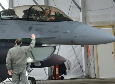 Фокус-мокус, или как си купихме F-16 от моргата в Дупница (СНИМКИ)