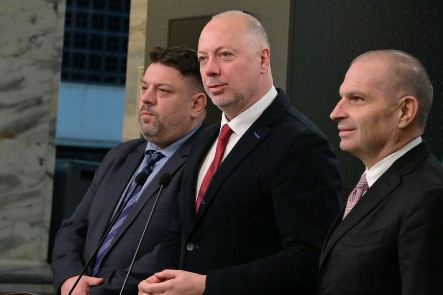 ФУНДАМЕНТАЛЕН АНАЛИЗ: Ето как ни убиват с лъжата за еврото. Защо еврозоната е "мъртвата зона"