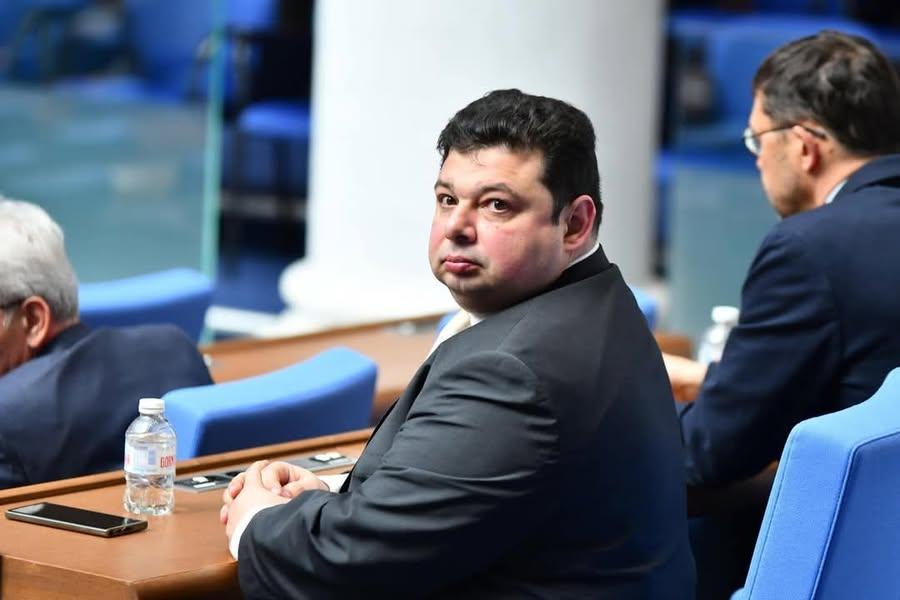 Новият конституционен съдия - абсолютен потрес