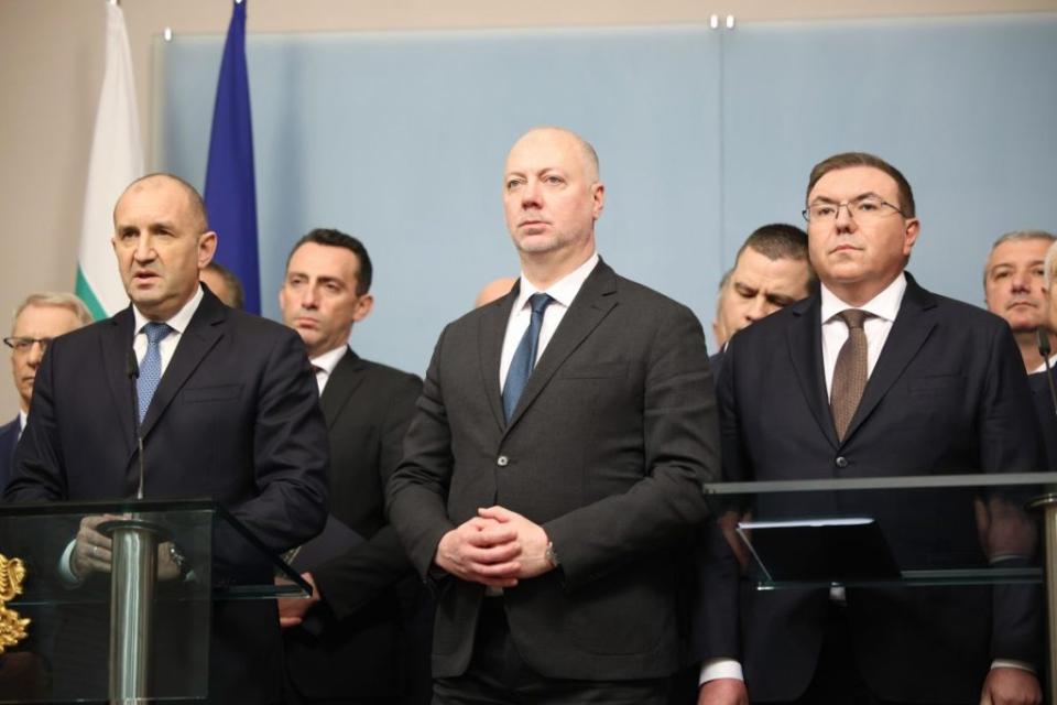 Режимът "Желязков" стяга репресии и арести. Бутат шефа на ДАНС, за да...
