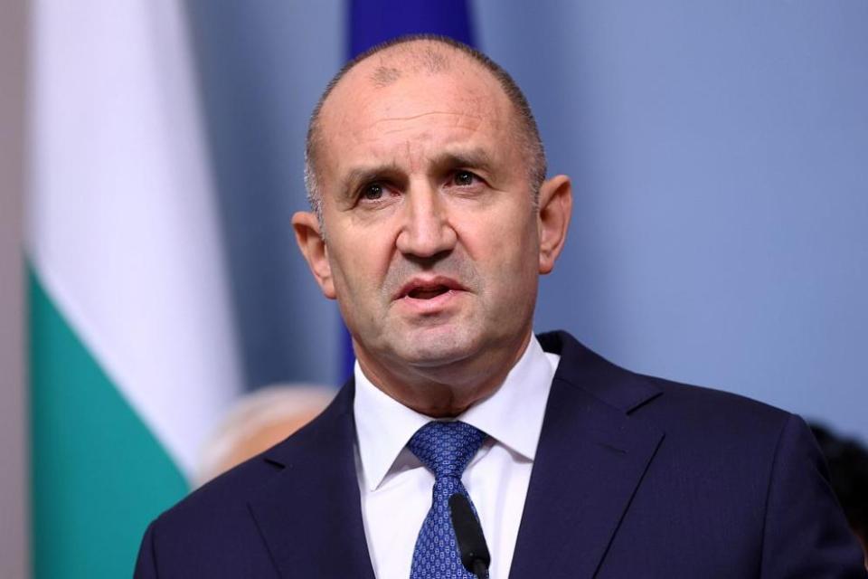 Радев има само един ход