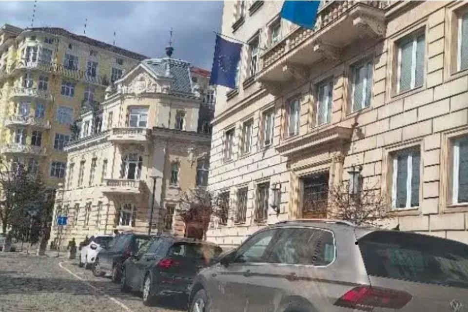 Свален украинският байрак пред общината. Остана само…