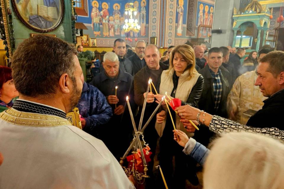 Горделивост - да се “тагнеш” за лайкове, охраната да те снима в храма