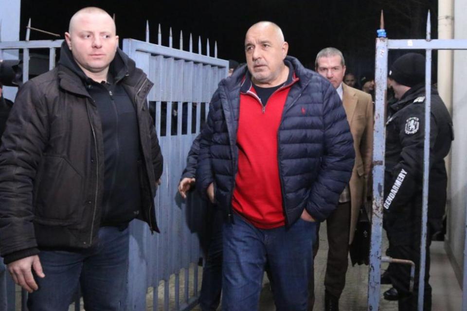 ШОУТО Е ПЪЛНО: Как Бойко се натегна и честити на Мерц...минути преди да го бламират (СНИМКА)