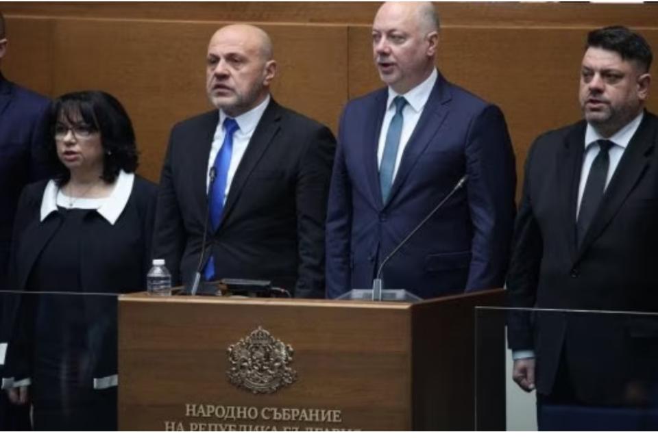 Защо кабинетът още не е подал оставка