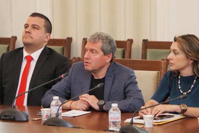Тежката шизофрения на един Тошко