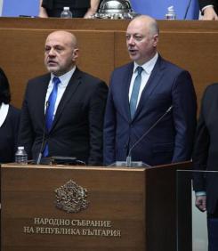 Отчаяните тъпизми на отиващия си режим