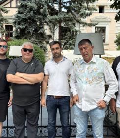 ГРОЗЕН ЦИРК: Как избяга еврокомисарят, който ни тика в еврото. Как Киселова ни превърна във врагове на народа (ДОКУМЕНТИ)