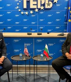 Горкият Бойко - фука се със "заместник помощник секретар" на САЩ?!