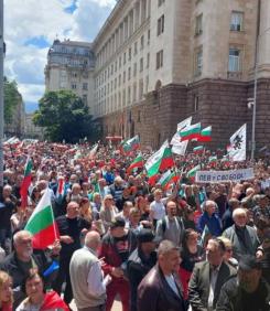 НАЙ-МОЩНОТО ШЕСТВИЕ СРЕЩУ РЕЖИМА "ЖЕЛЯЗКОВ". Задава се протест пред ГЕРБ и БТВ (ВИДЕО/СНИМКИ)