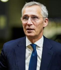 "Ястребът" Столтенберг удари ЕС, поиска преговори с Русия по модела "Тръмп"