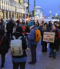 ПОТРЕСАВАЩО: Протести против Тръмп?! А против цените и бедността?