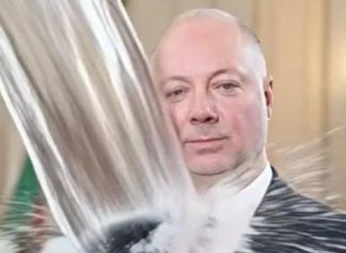 МРЕЖАТА ГРЪМНА ЗА ВОДОПАДА НА РОСЕН ЖЕЛЯЗКОВ: Кога БТВ, Нова и БНТ ще го попитат?!  Хотел "Хаяши" ще свали ли режима?