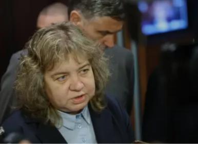 ШОК: Киселова се барикадира в кабинета си, взима заложници, пише предсмъртно писмо