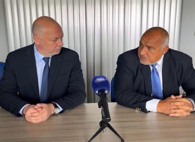 ПАНАИРИ В ЦЕНТРАЛАТА НА ГЕРБ: Росен Желязков не вдига на Борисов, той чупи ваза от яд