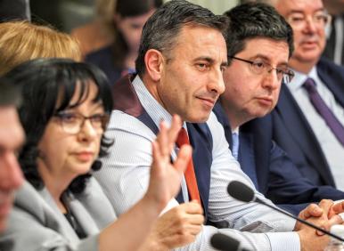 АФЕРА: НАП плаши производители да не пипат цените до 1 януари. После балонът гръмва. Ето цялата схема