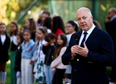 МАГИЯТА НА ПРЕМИЕРСКОТО СЕМЕЙСТВО