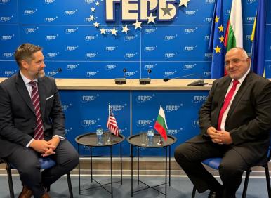 Горкият Бойко - фука се със "заместник помощник секретар" на САЩ?!