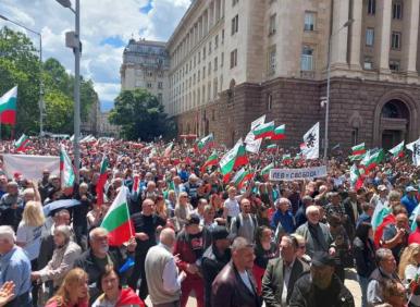 НАЙ-МОЩНОТО ШЕСТВИЕ СРЕЩУ РЕЖИМА "ЖЕЛЯЗКОВ". Задава се протест пред ГЕРБ и БТВ (ВИДЕО/СНИМКИ)