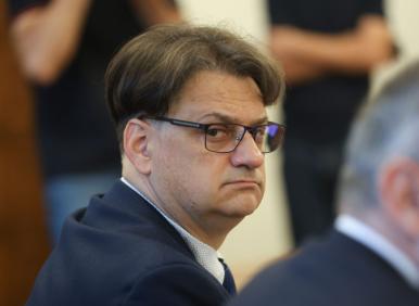 СКАНДАЛЪТ ГЪРМИ! Обвиненият за гей насилие Росен Белов за министър Бачев: Той е Шефа! (УНИКАЛНА СНИМКА)