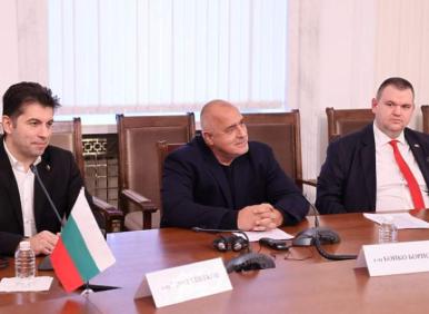 Какво се крие зад оставката на Кирил Петков. А Борисов и Пеевски...