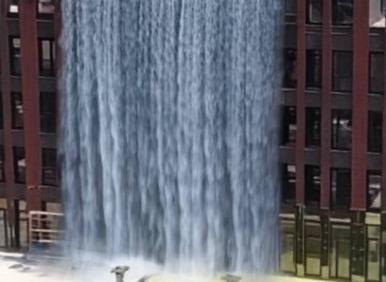 Цветан Цветанов изгоря за един апартамент с асансьор. А Росен с водопада?!