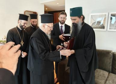 Разочарованието Даниил - първо писмо срещу Вартоломей, после целуване на ръка?! Обръщалото ни е в кръвта