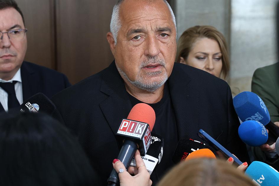 Борисов развя белия байрак, обаче след...