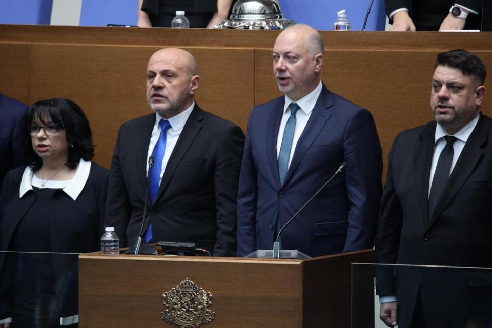 Защо лъжите на режима "Желязков" убиват