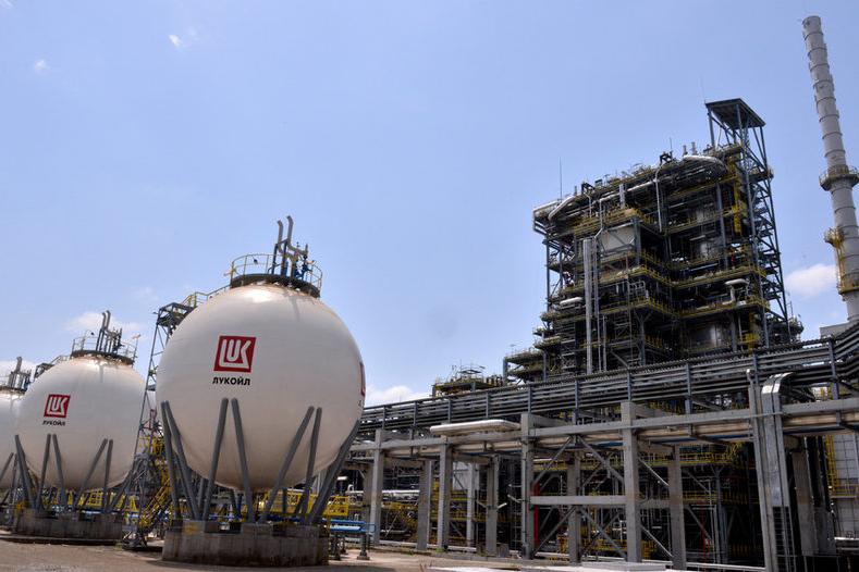 ПОТРЕСАВАЩО ВИДЕО: Как за 30 секунди откраднаха "Лукойл"