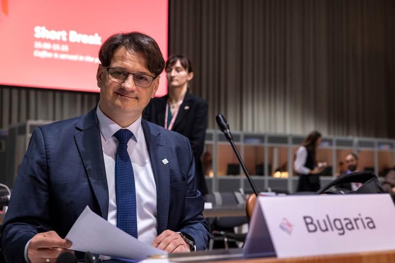 СХЕМА: Мариан Бачев отървава кожата през...Украйна