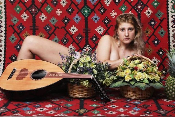 ПОТРЕСАВАЩО: Шиши или Шишкова? Протестът на розовите сатанисти - печелят пак Бойко и Делян, май, май (СНИМКИ)