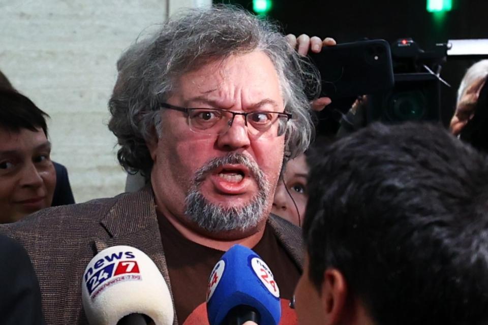 "Смотльоооо!". Вижте издателя на Гошо Букъра (СНИМКИ)