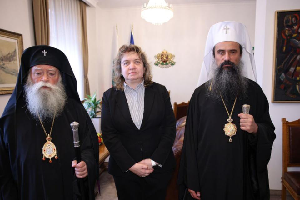 Сплашен Синод, не защитава лева