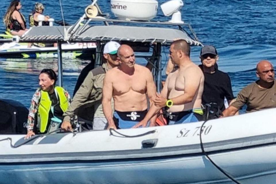 Радев, изпъчи мускули и за лева!