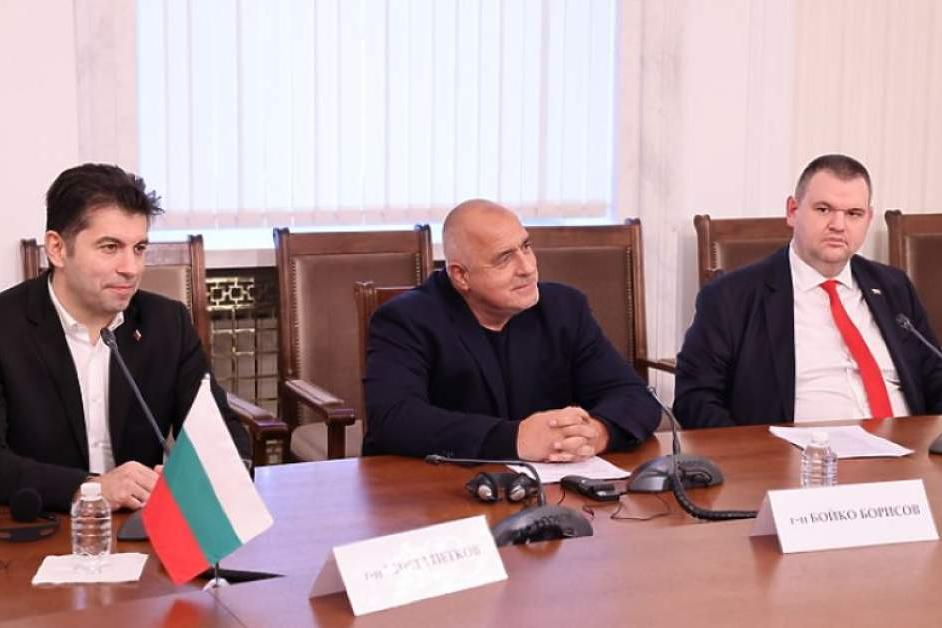 Какво се крие зад оставката на Кирил Петков. А Борисов и Пеевски...